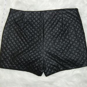 NWOT Dani Collection Black Shorts Sz L